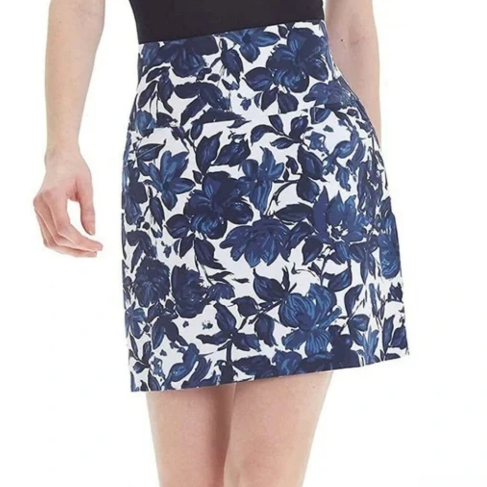 5/$15 S.C. & Co. Blue & White Floral Skort